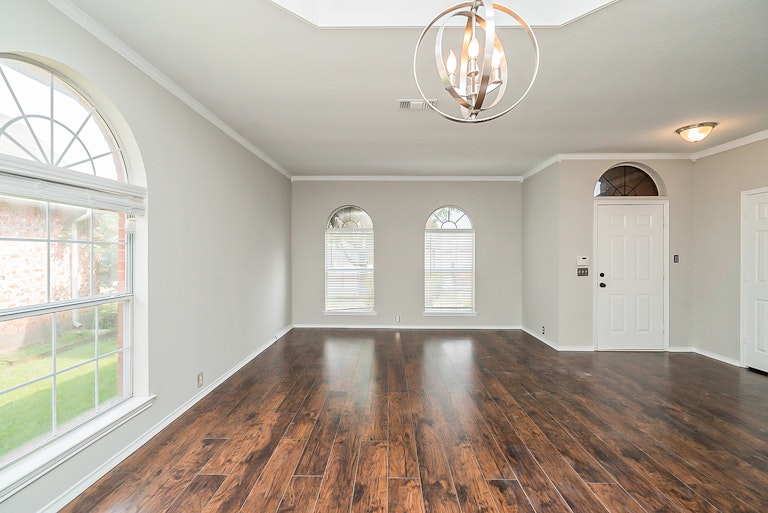 Photo 11 of 47 - 1309 Woodthorpe Dr, Mesquite, TX 75181
