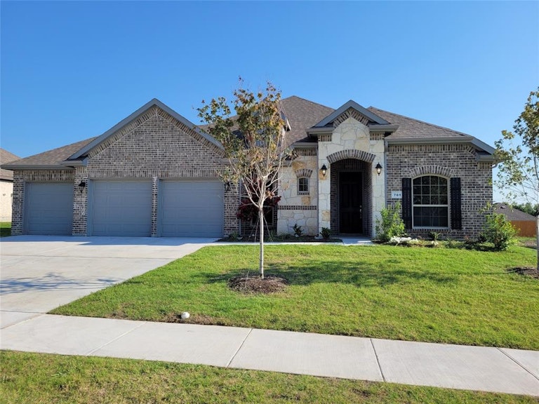 Photo 1 of 17 - 701 Alaina Dr, Desoto, TX 75115