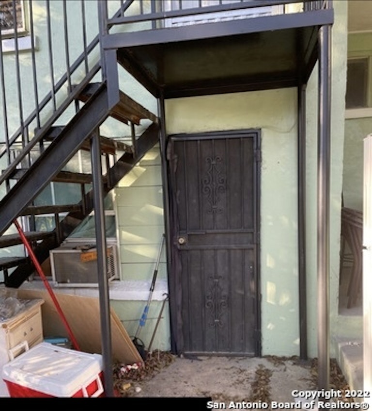Photo 7 of 17 - 127 Benita St, San Antonio, TX 78210