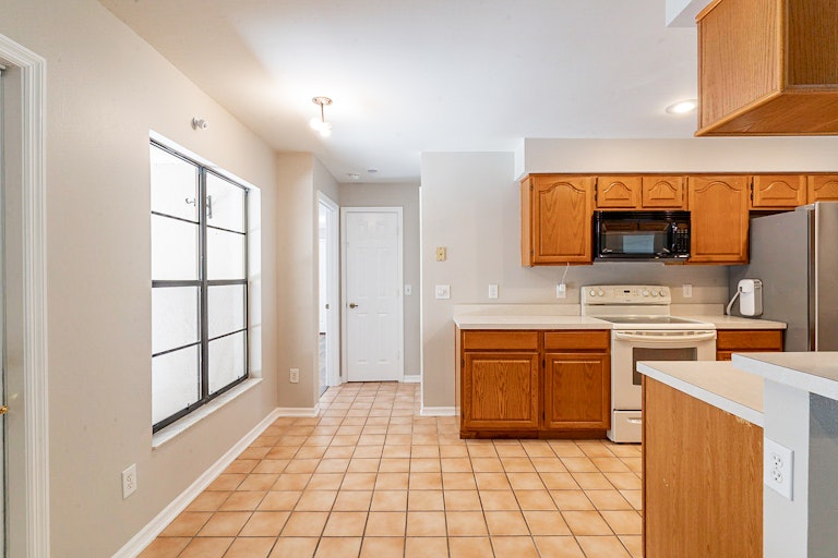 Photo 9 of 25 - 1778 Errol Woods Dr, Apopka, FL 32712