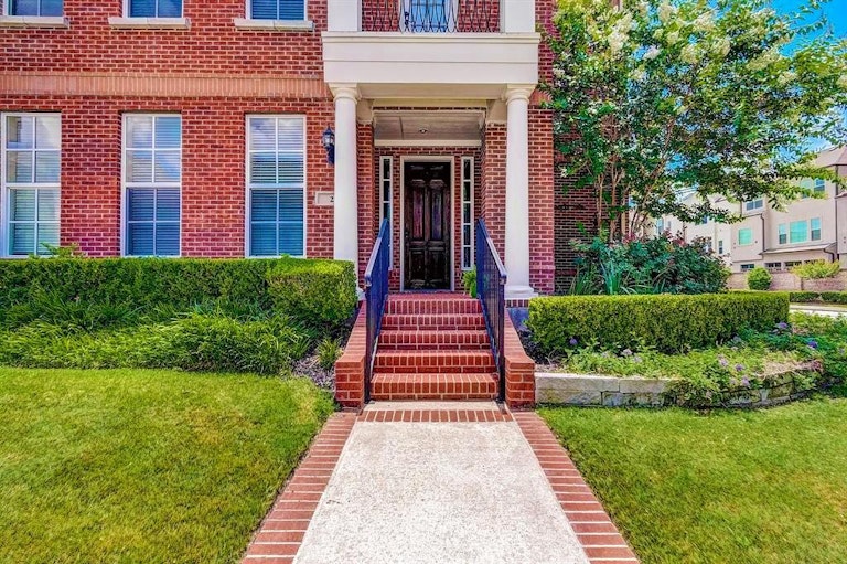 Photo 5 of 38 - 2 Olmstead Row, Spring, TX 77380