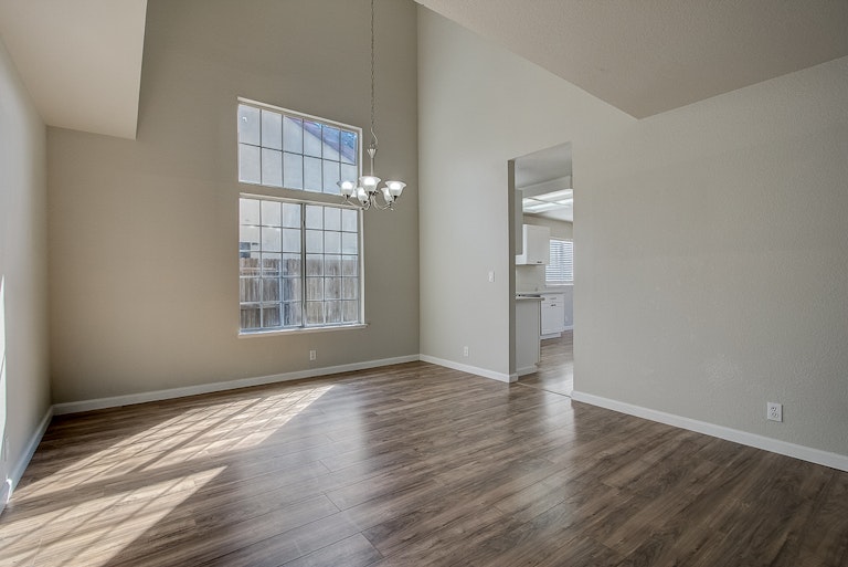 Photo 9 of 31 - 7441 Fireweed Cir, Citrus Heights, CA 95610