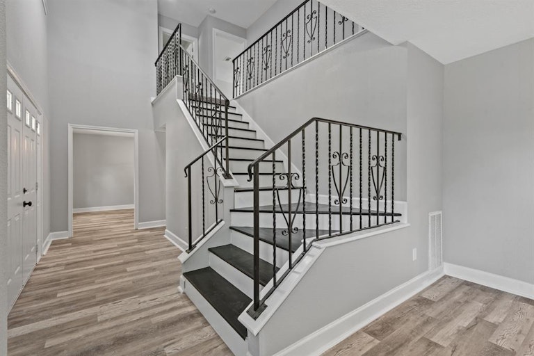 Photo 4 of 36 - 214 Andorra Ln, Houston, TX 77015
