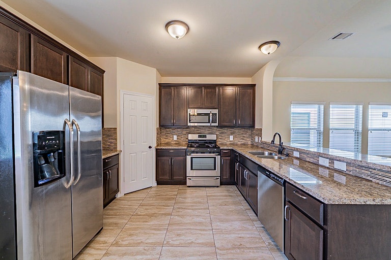 Photo 4 of 26 - 7235 Foxmoor Lake Ct, Humble, TX 77338