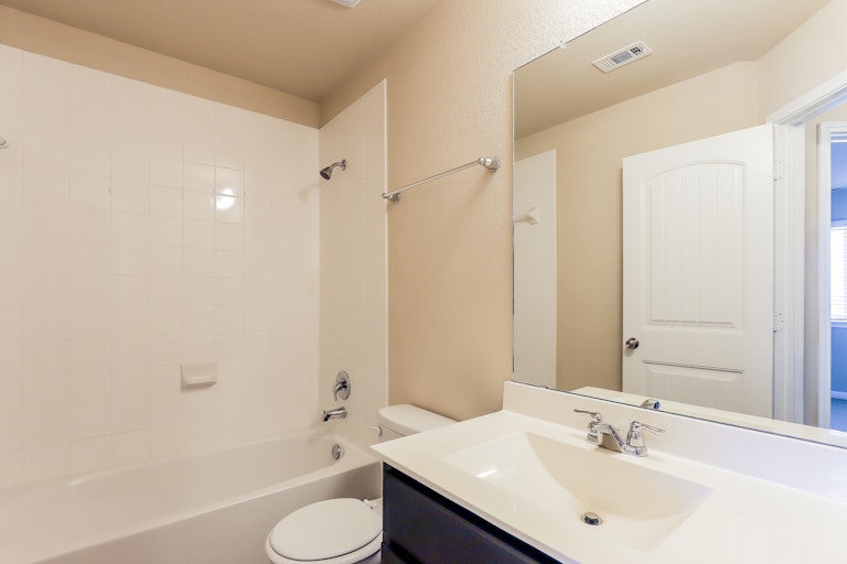 Photo 22 of 25 - 317 Crater Lake Dr, Pflugerville, TX 78660