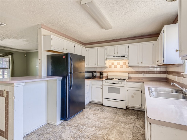 Photo 5 of 11 - 1417 E Logan St, Round Rock, TX 78664