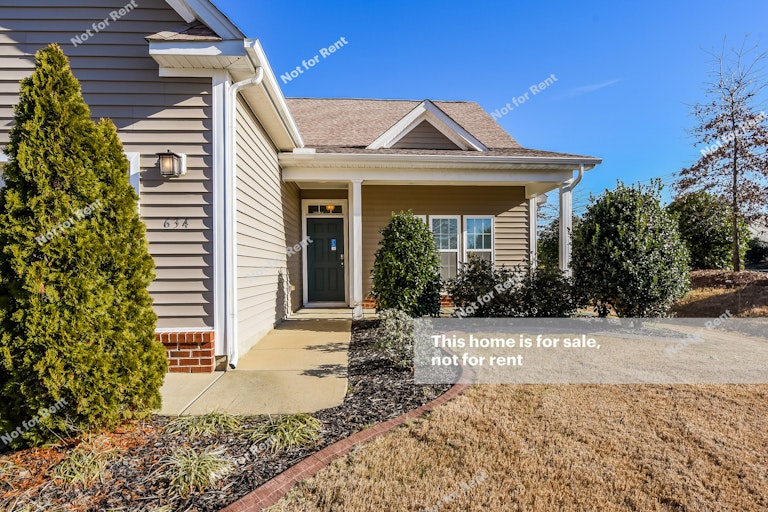 Photo 6 of 25 - 634 Lawson Cypress Ln, Fuquay Varina, NC 27526