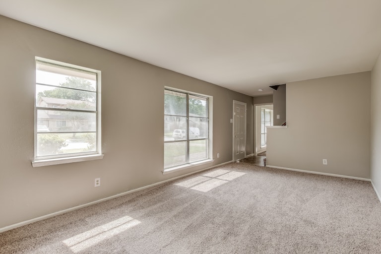 Photo 8 of 25 - 2920 Harlan Dr, Mesquite, TX 75150