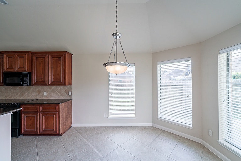 Photo 11 of 37 - 14727 Fountain Stone Ln, Humble, TX 77396