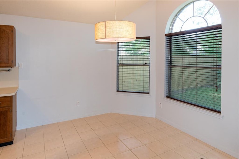 Photo 14 of 29 - 1010 Abbott Dr, Pearland, TX 77584