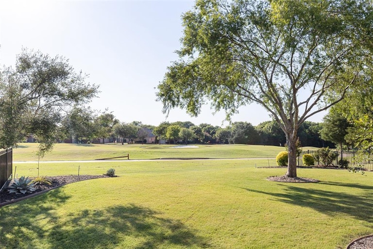 Photo 23 of 30 - 423 Black Diamond Ct, Fairview, TX 75069