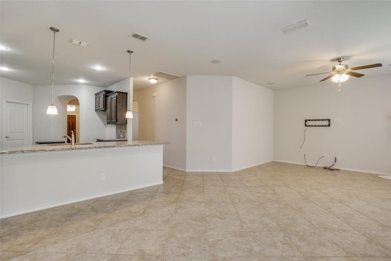 Photo 7 of 35 - 2832 Saddle Creek Dr, Fort Worth, TX 76177