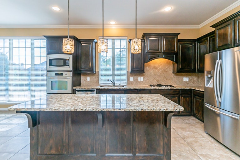 Photo 4 of 37 - 4712 Eddleman Dr, Fort Worth, TX 76244