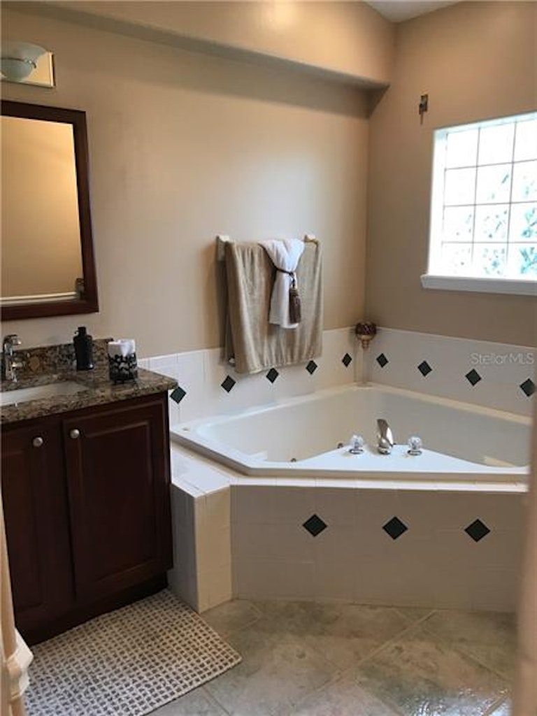 Photo 10 of 25 - 3201 Bayview Ln, Saint Cloud, FL 34772